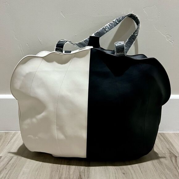 NWT Trickz N Treatz x Dolls Kill black and white oversized pumpkin face tote. - Picture 5 of 14